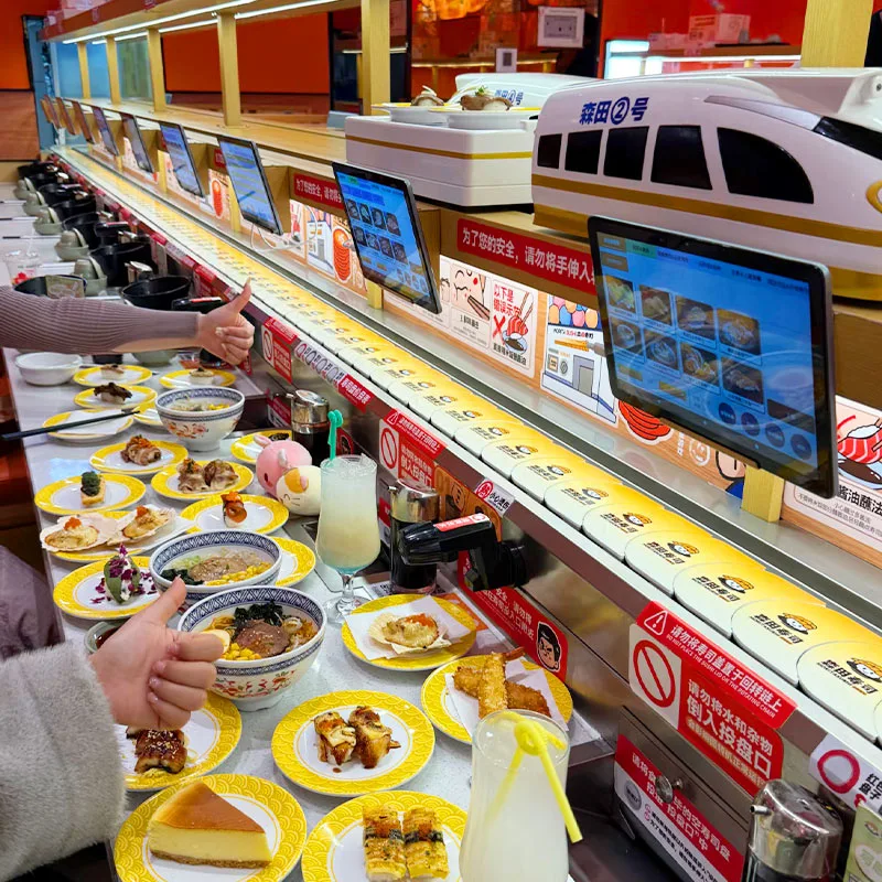 Système d'équipement de convoyeur à sushi rotatif